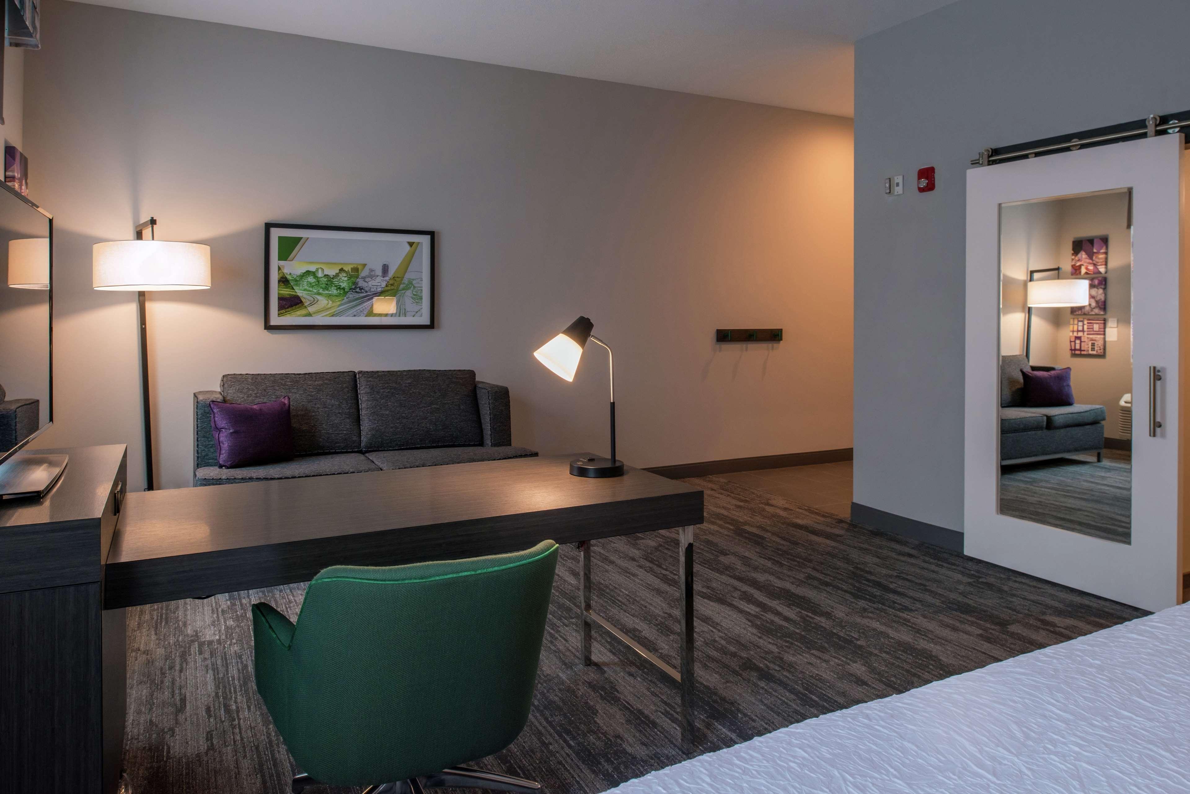Hampton Inn & Suites Winston-Salem Downtown Экстерьер фото