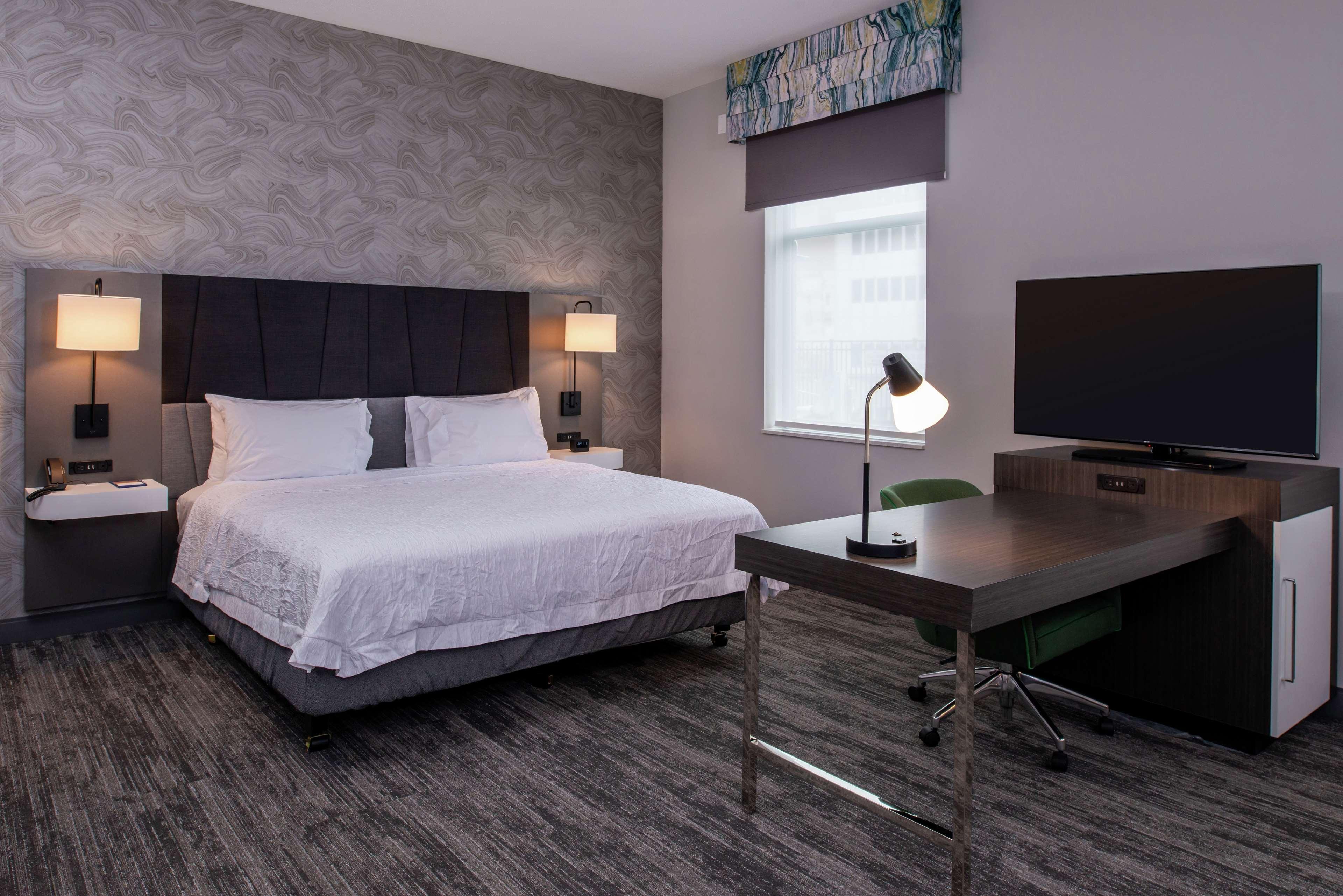 Hampton Inn & Suites Winston-Salem Downtown Экстерьер фото