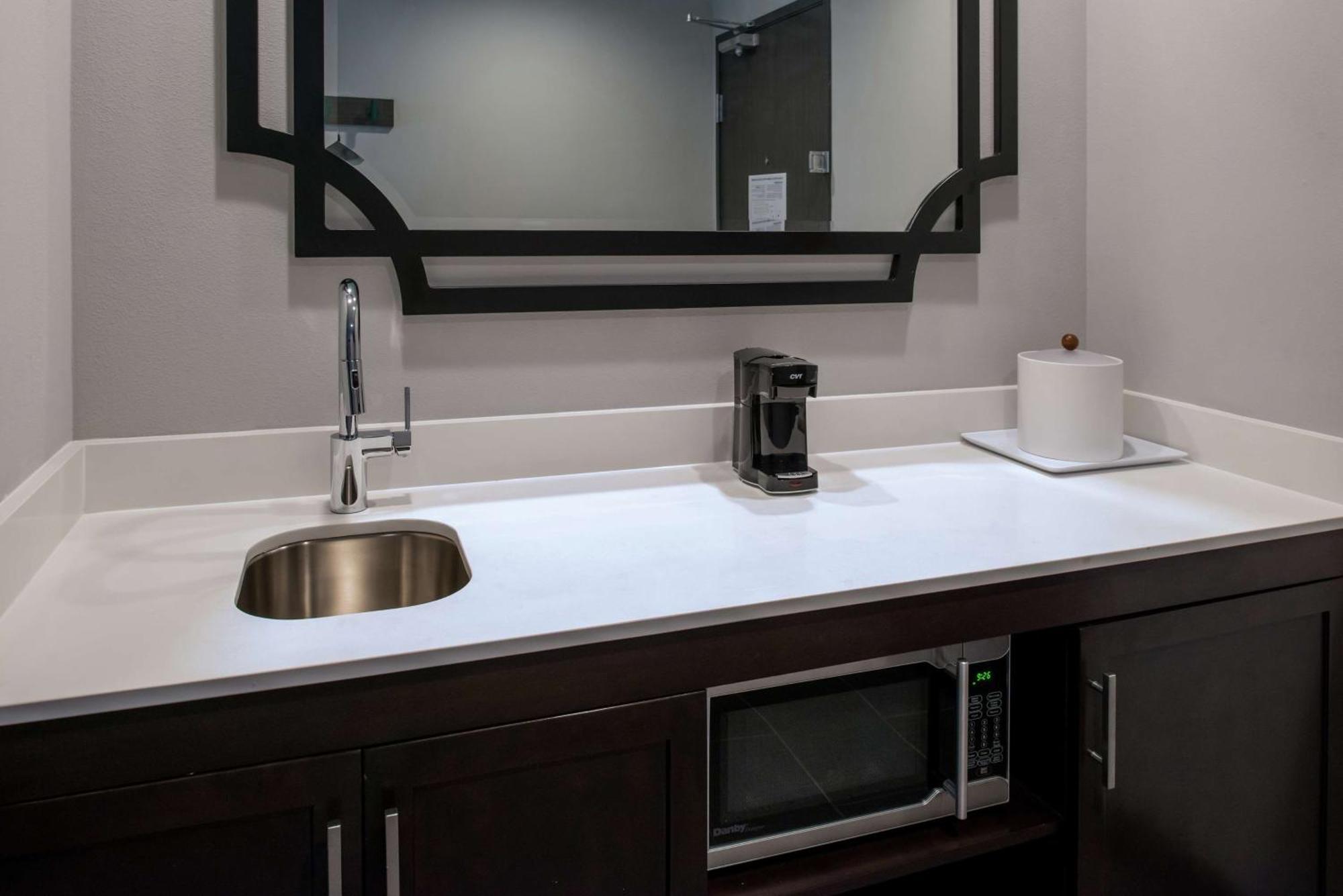 Hampton Inn & Suites Winston-Salem Downtown Экстерьер фото