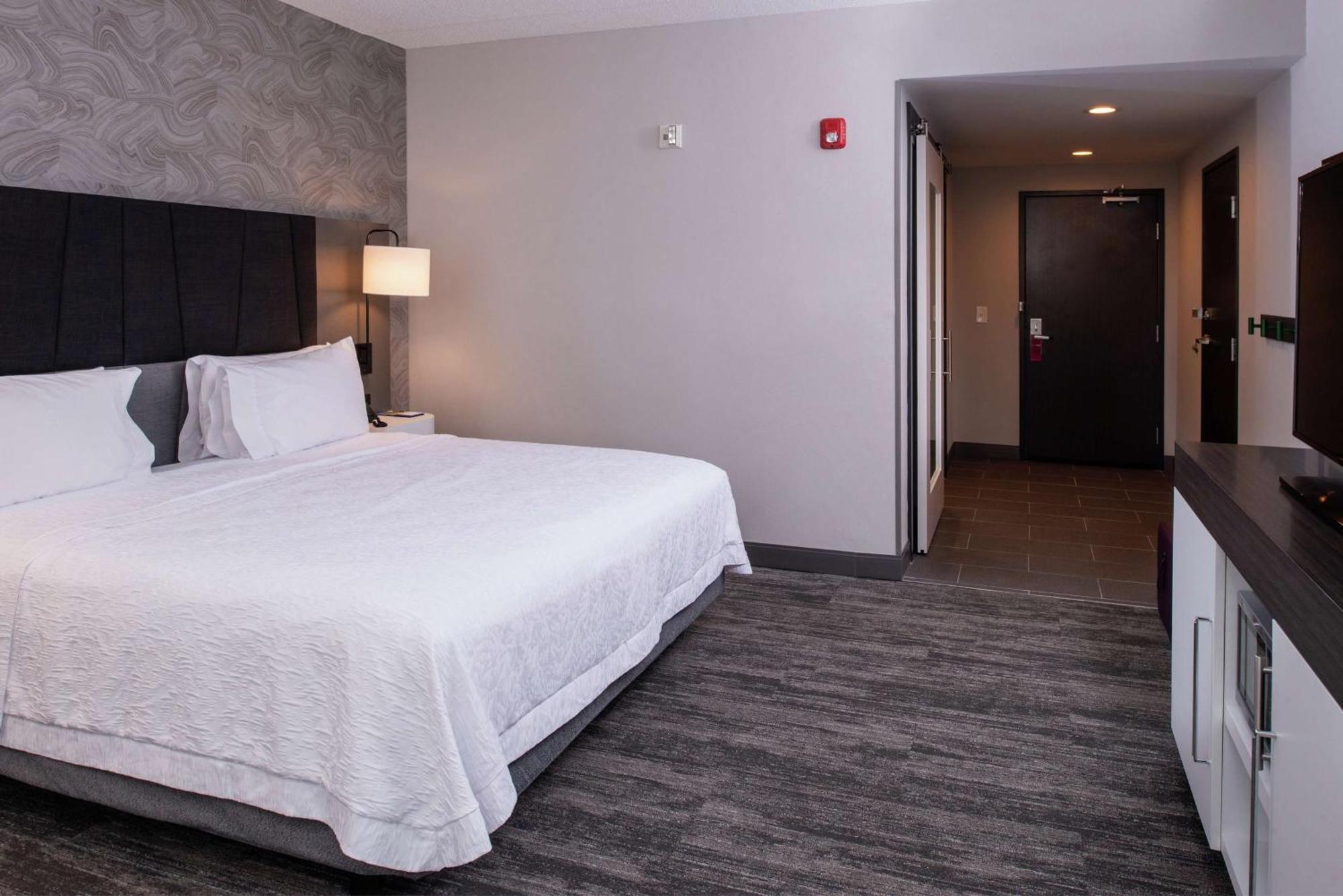 Hampton Inn & Suites Winston-Salem Downtown Экстерьер фото