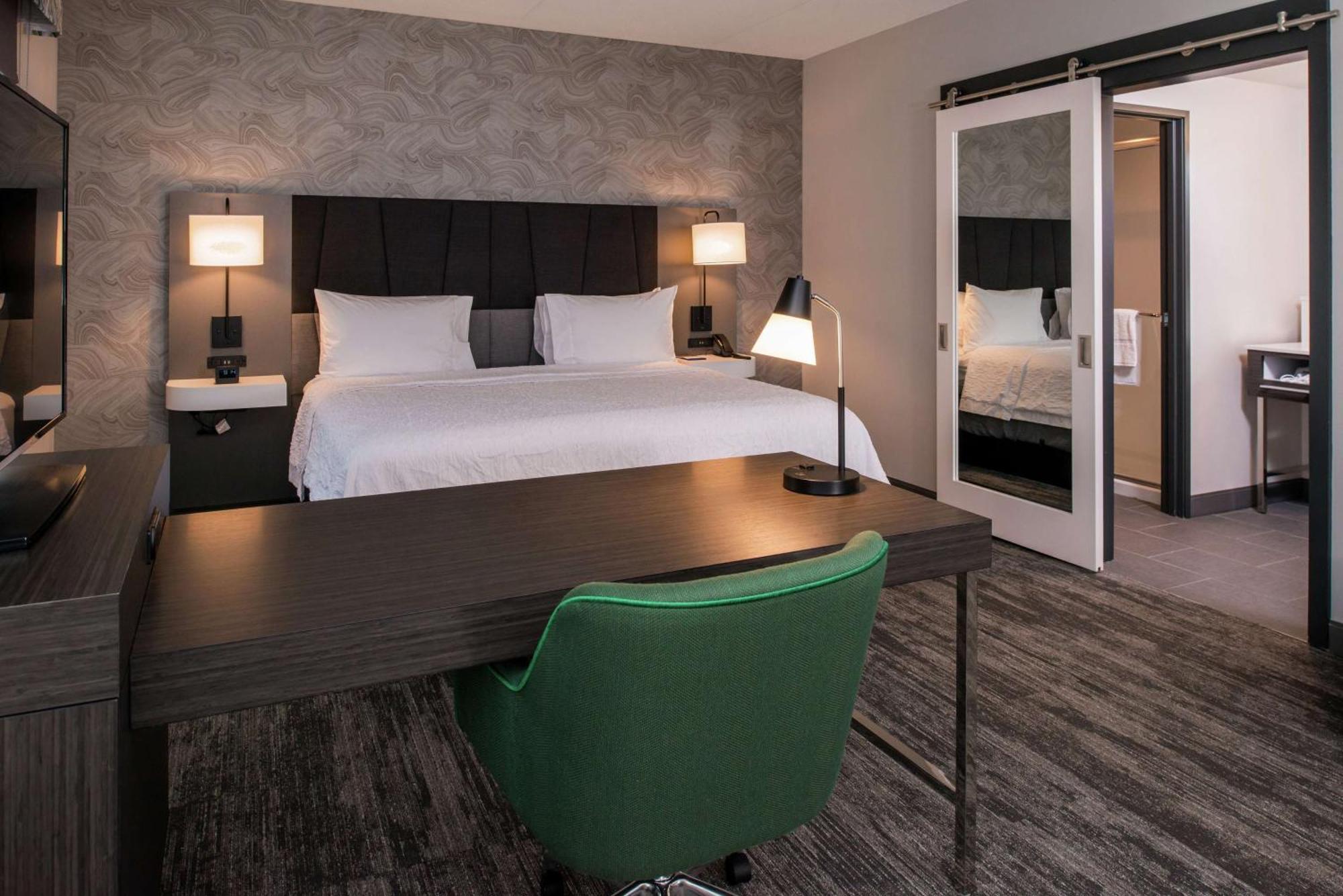Hampton Inn & Suites Winston-Salem Downtown Экстерьер фото